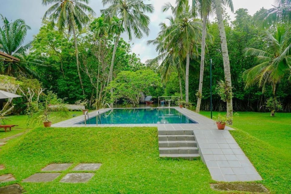 Muthukirula Resort Hotel in Western Province