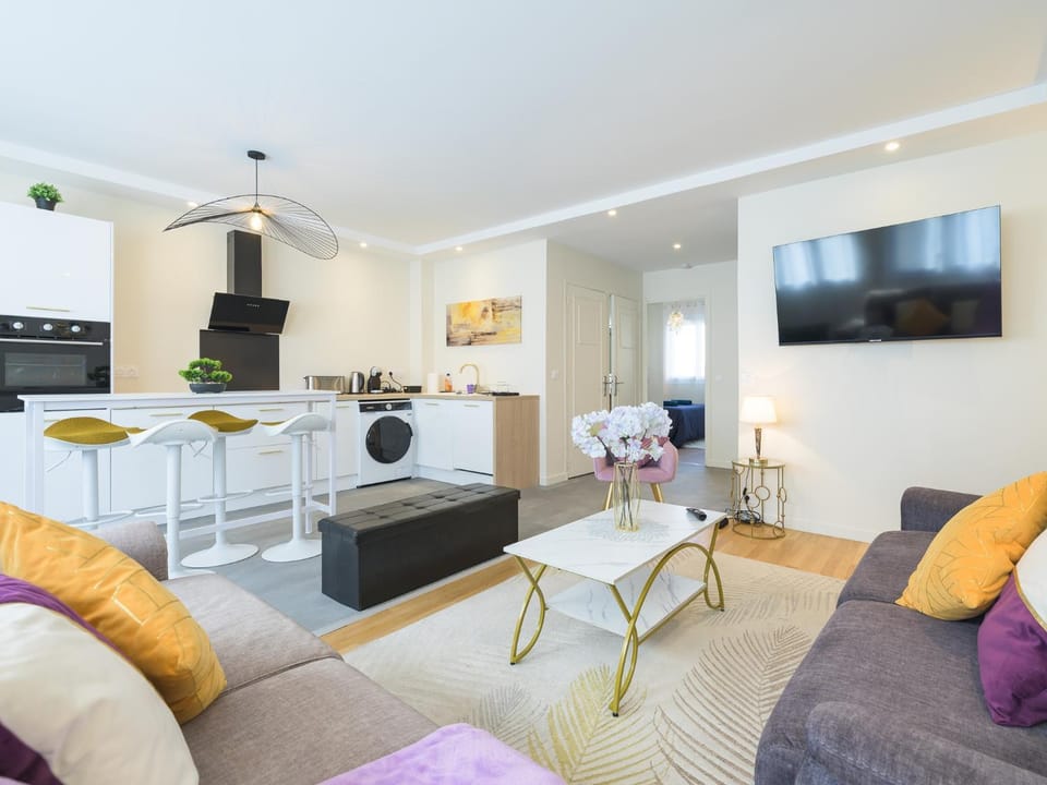 Communal lounge/ TV room