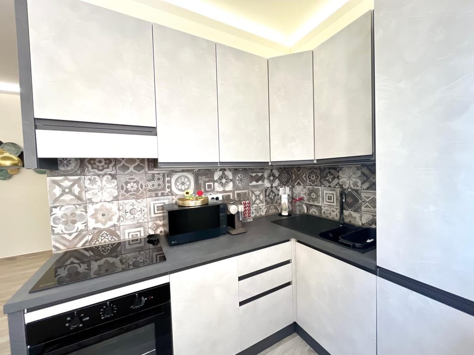 Kitchen or kitchenette, dishwasher, oven, stove