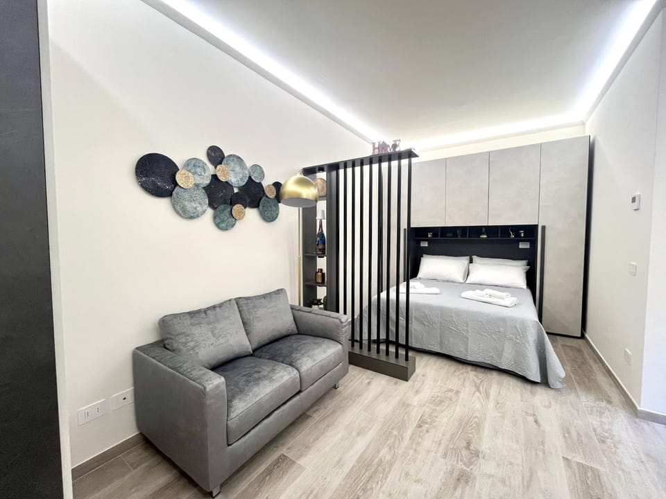 Bed, Living room, Photo of the whole room, Seating area, Bedroom