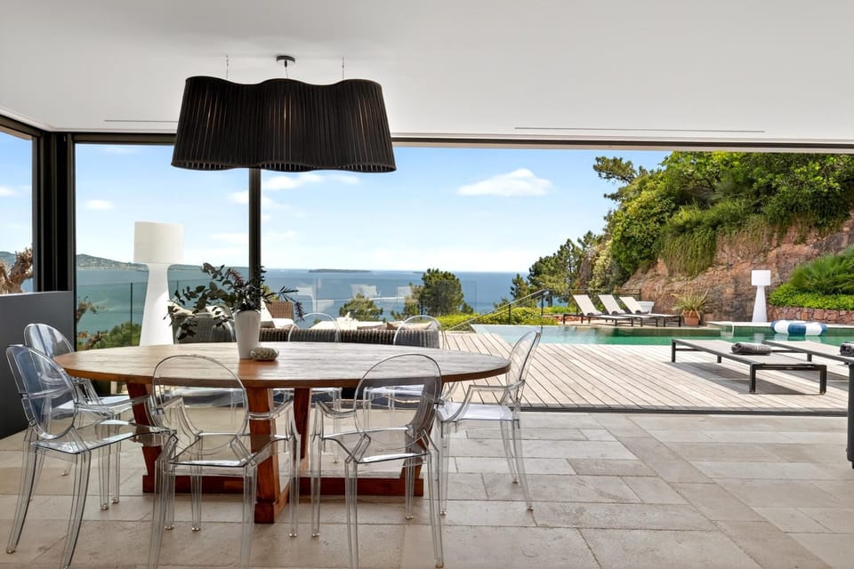 Villa contemporaine - vue panoramique sur la Baie de Cannes Villa in Mandelieu-La Napoule