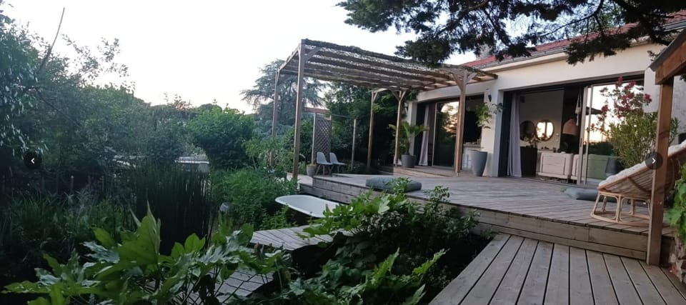 Maison centre-ville, Vue château, Hellfest, Clisson Bed and Breakfast in Pays de la Loire
