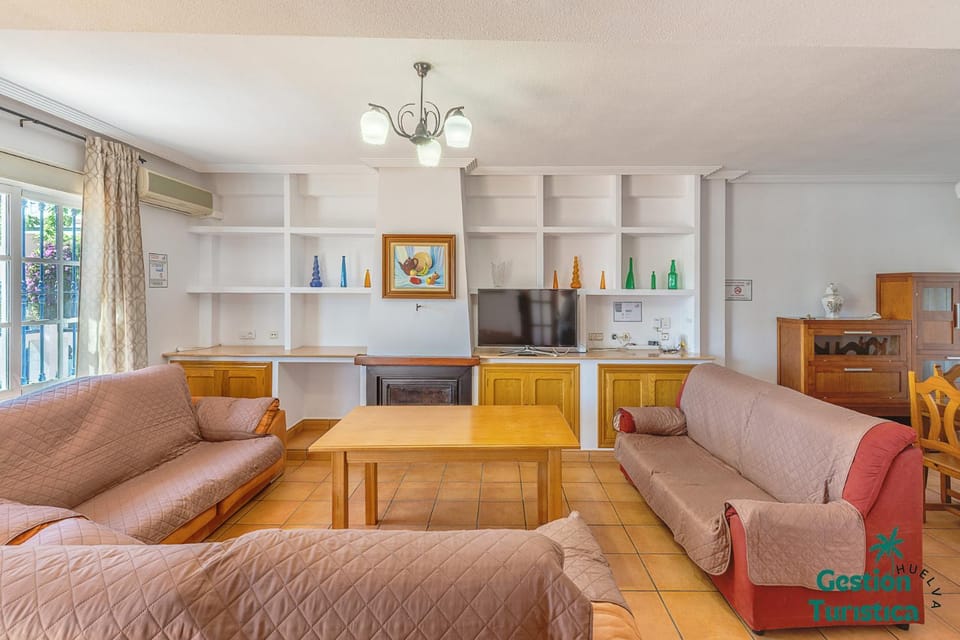 Chalet con piscina privada y playa a 7 min andando House in Punta Umbría