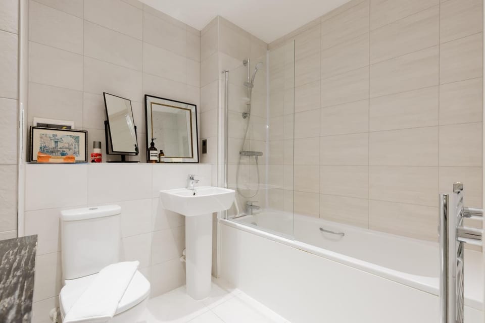 1BDR Canal Side Retreat in East London Apartment in London