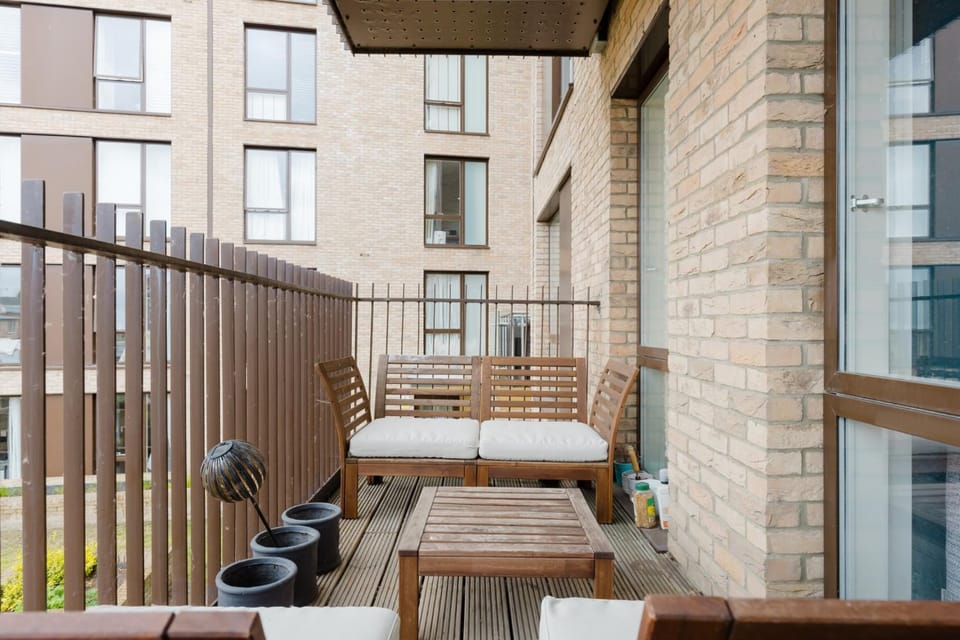 1BDR Canal Side Retreat in East London Apartment in London