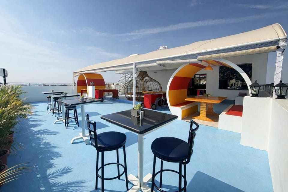 Restaurant/places to eat, Balcony/Terrace