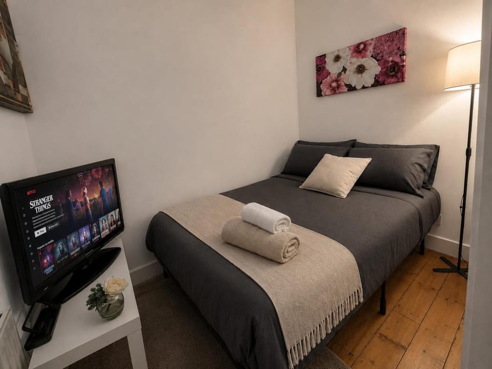 Comfortable 2 Bedroom Flat in Leith Apartment in Edinburgh