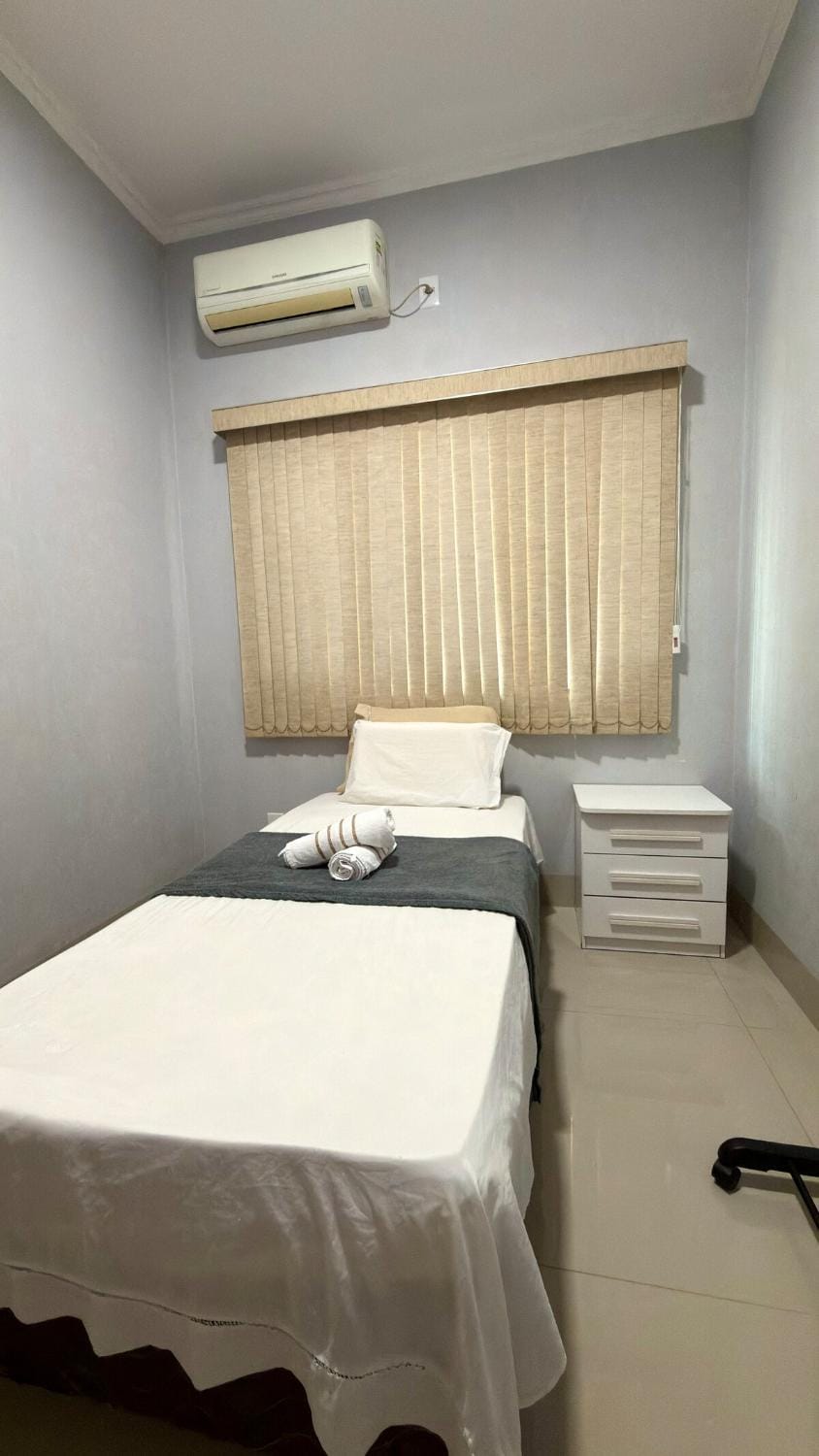 Bedroom, air conditioner