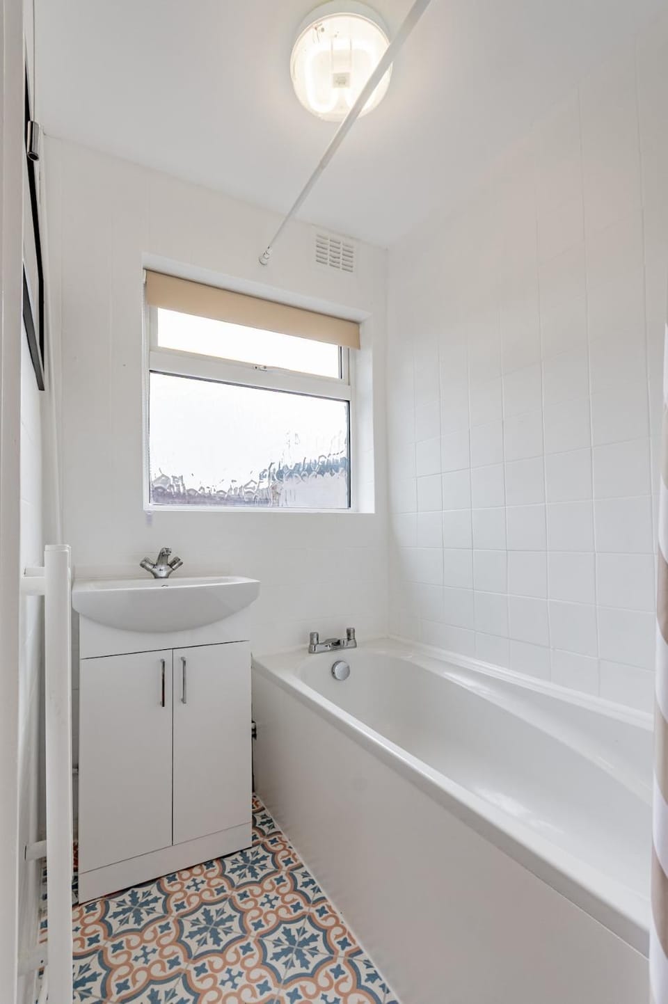 Cosy home near airport sleeps 6 to 8 with Parking House in Southend-on-Sea