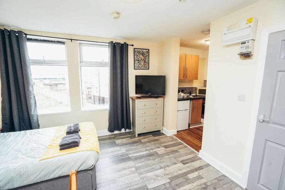 TV and multimedia, Photo of the whole room, oven, air conditioner