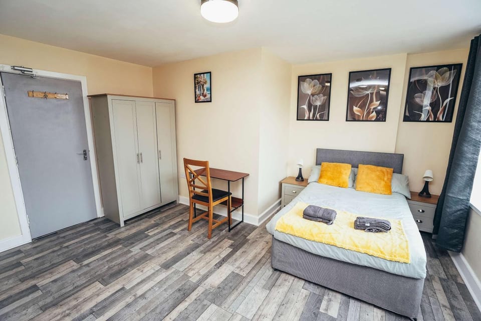 Bed, Photo of the whole room, Bedroom