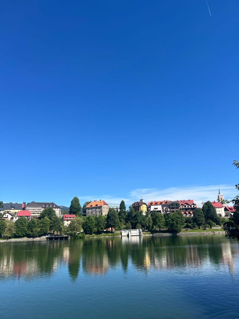 Nearby landmark, Day, Natural landscape, City view, Lake view
