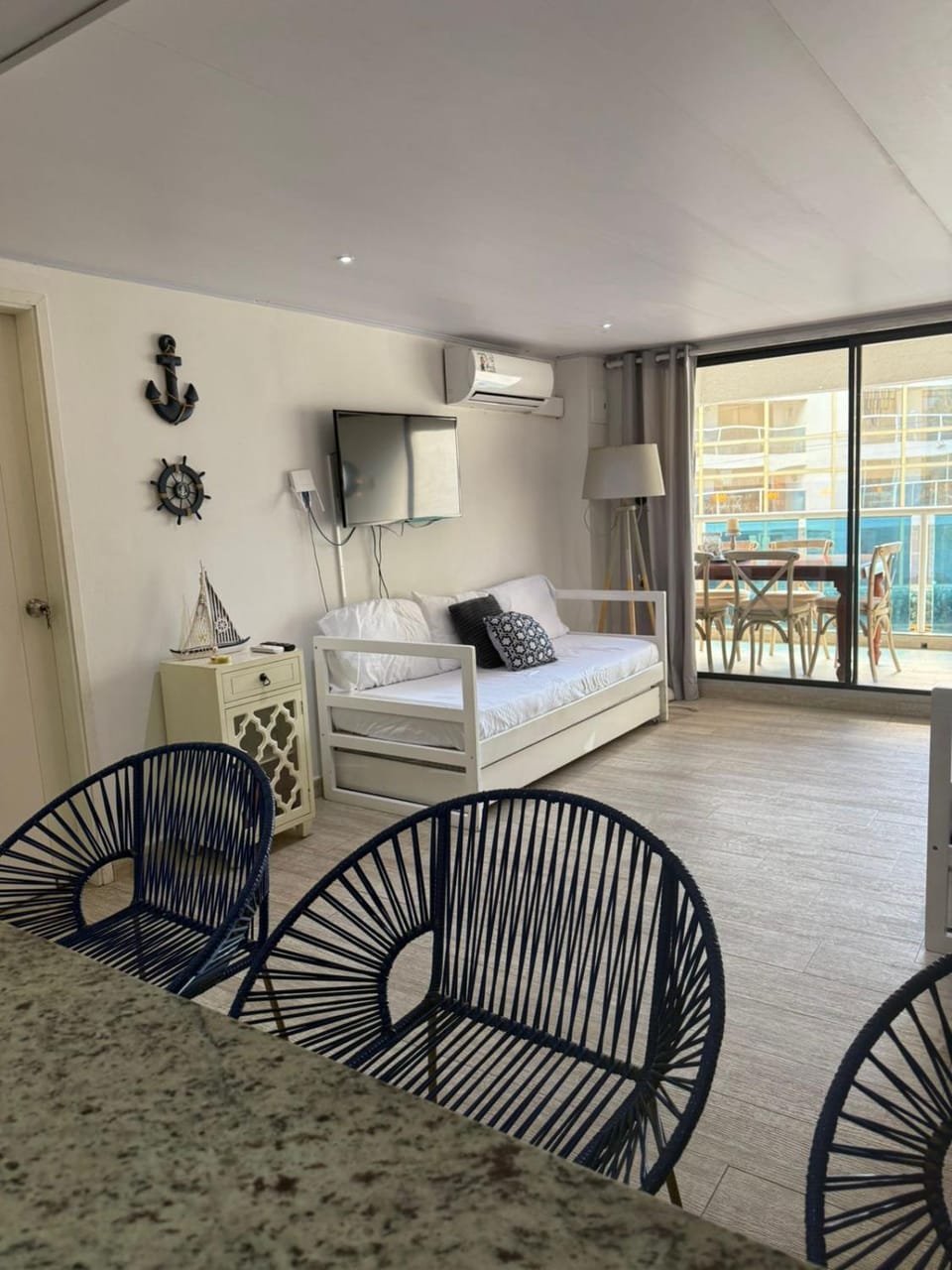 Bed, Living room