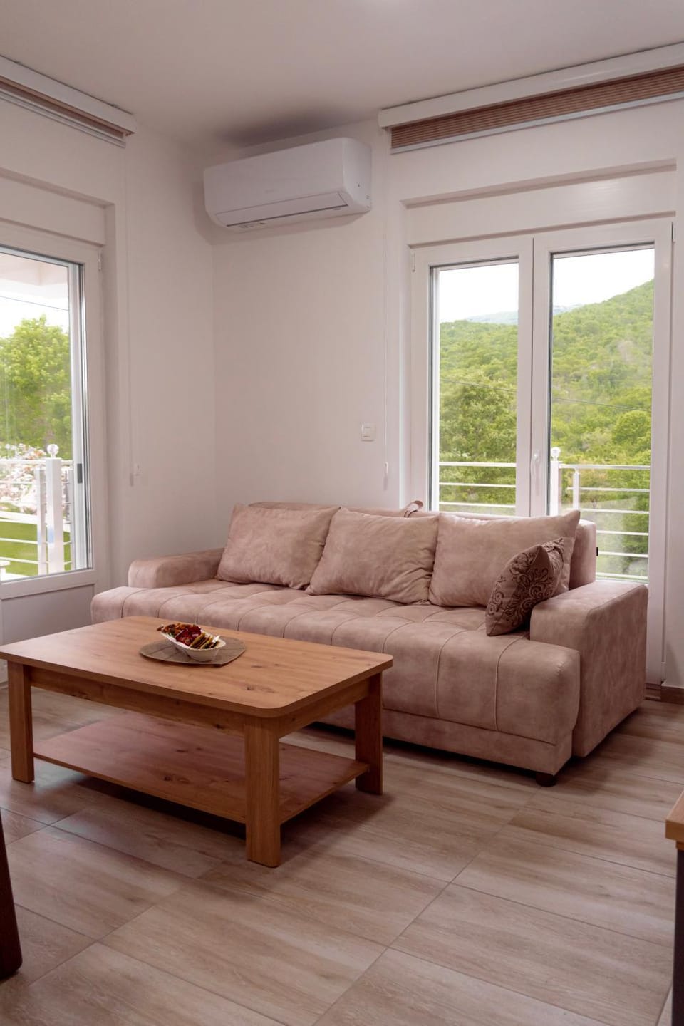 Living room, Seating area, air conditioner
