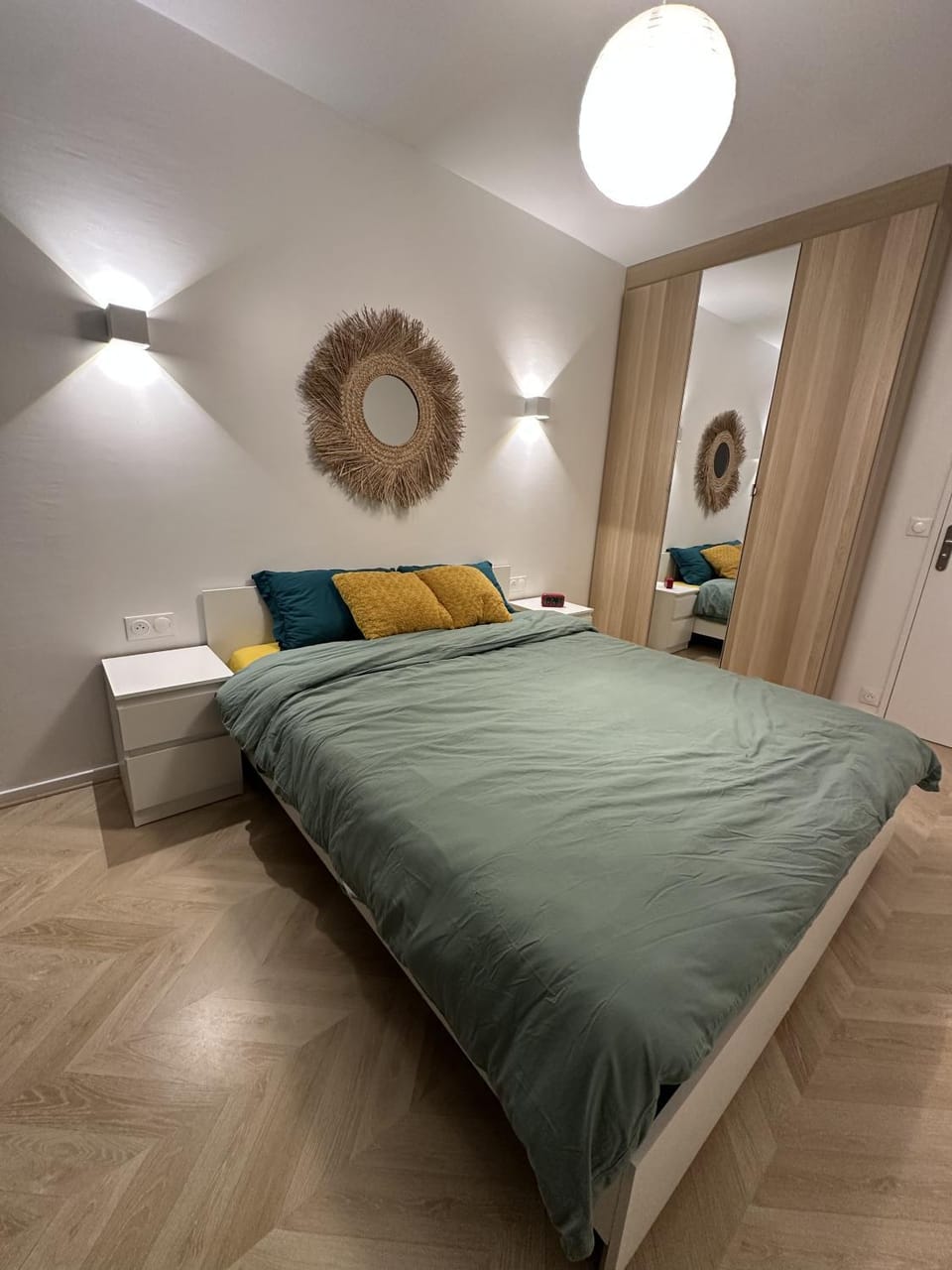 Bed, TV and multimedia, Photo of the whole room, Bedroom, wardrobe