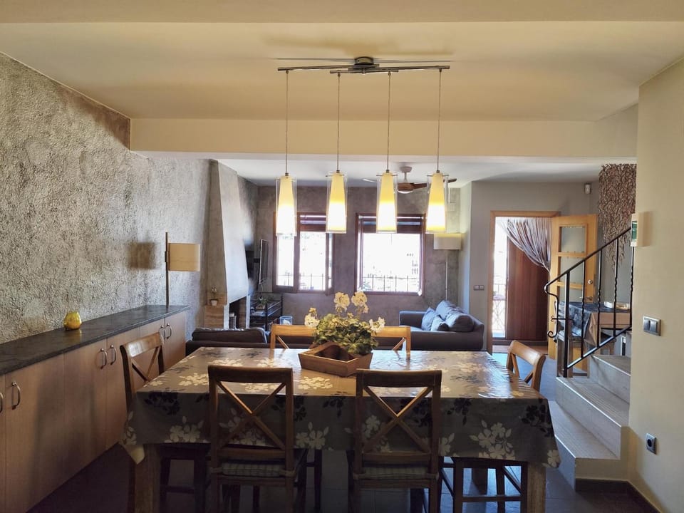 Living room, Dining area