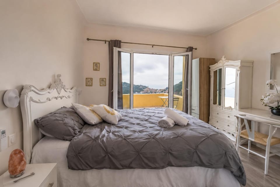 Bed, View (from property/room), Balcony/Terrace, Bedroom