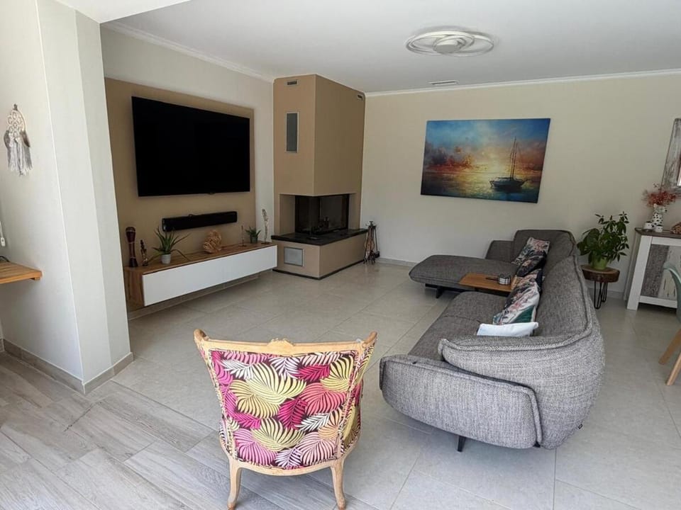 TV and multimedia, Living room, fireplace