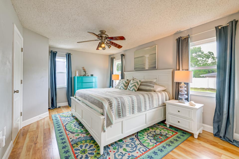 Coastal Group Getaway Near Three Sisters Springs House in Florida