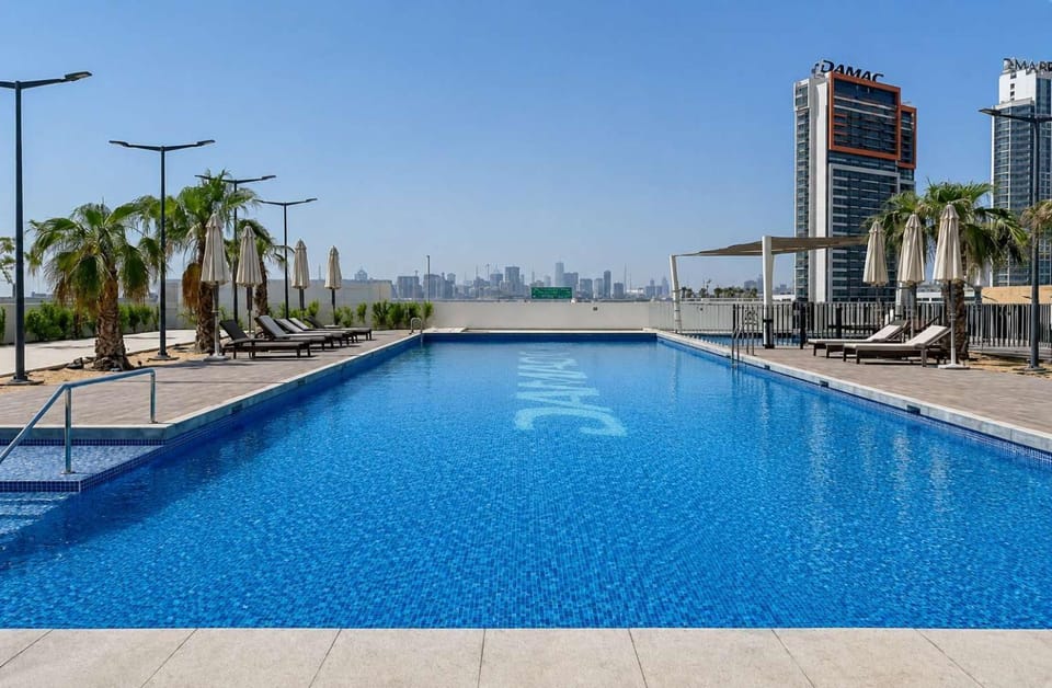 Swimming pool, sunbed