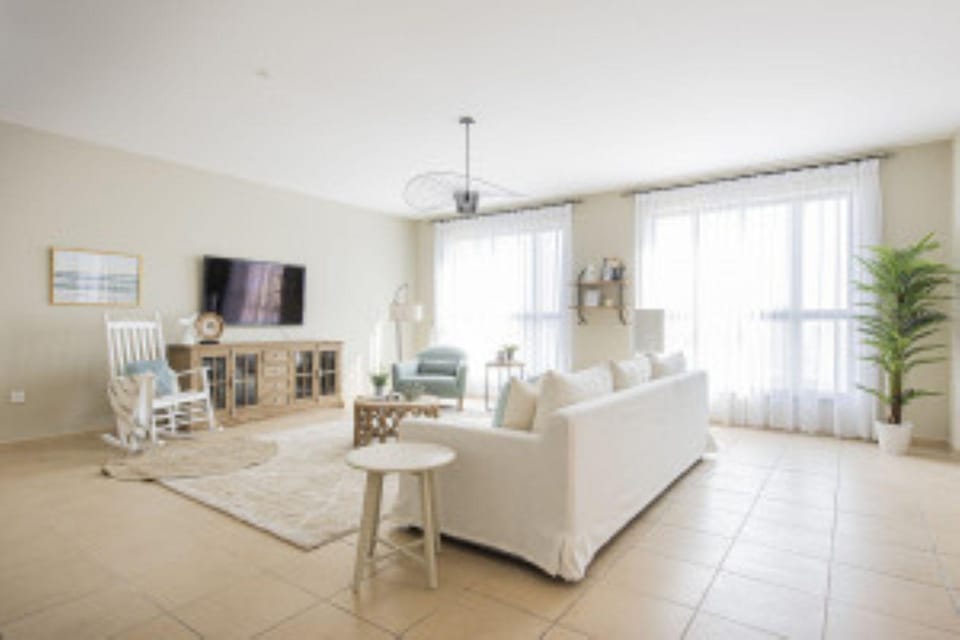 Nasma luxury stays- Family coastal retreat in JBR Apartment in Dubai