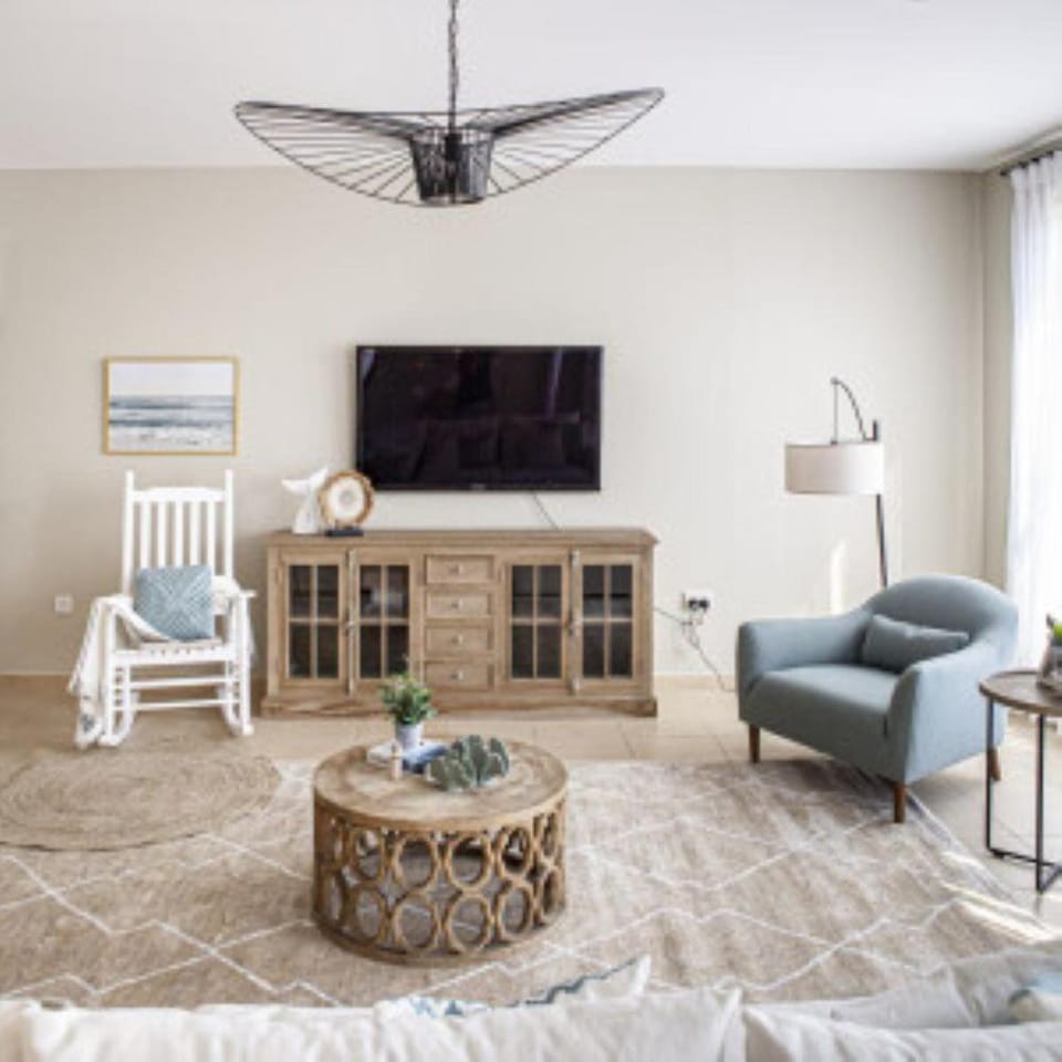 Nasma luxury stays- Family coastal retreat in JBR Apartment in Dubai
