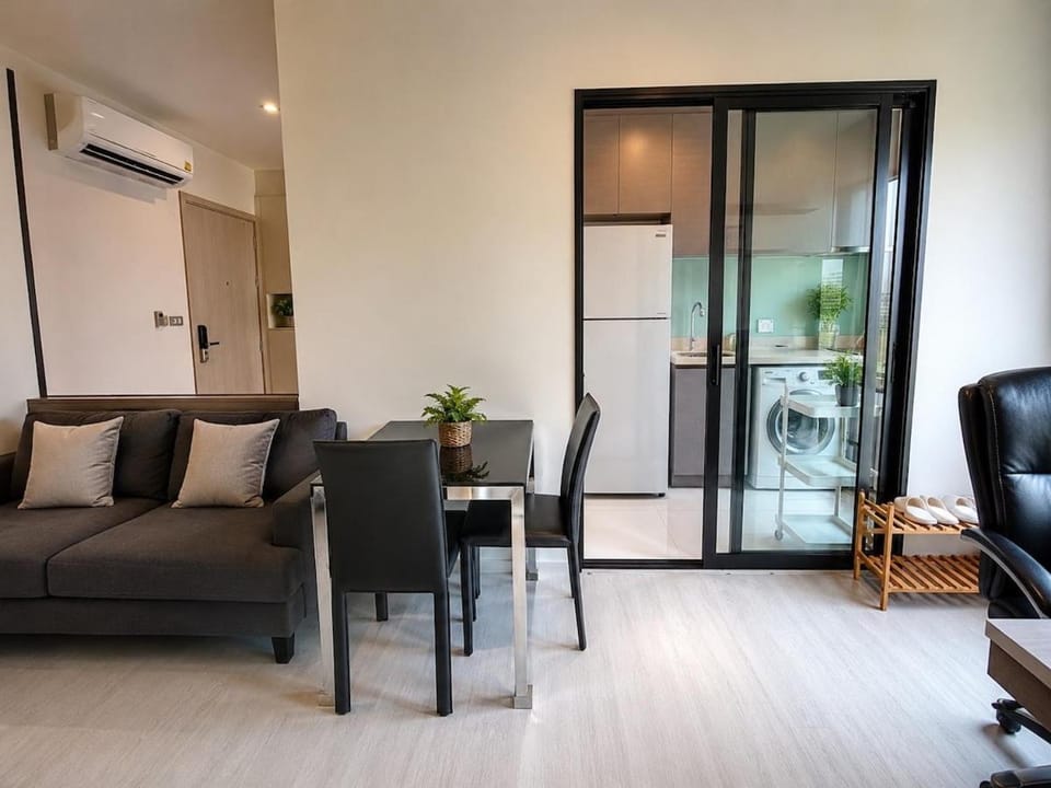 Living room, Dining area, air conditioner