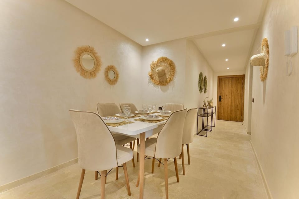 Seating area, Dining area