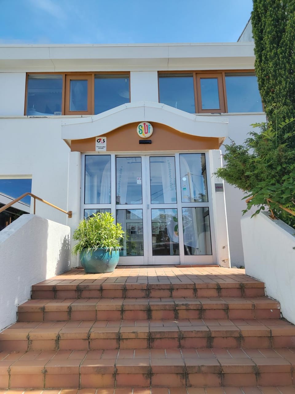 Facade/entrance