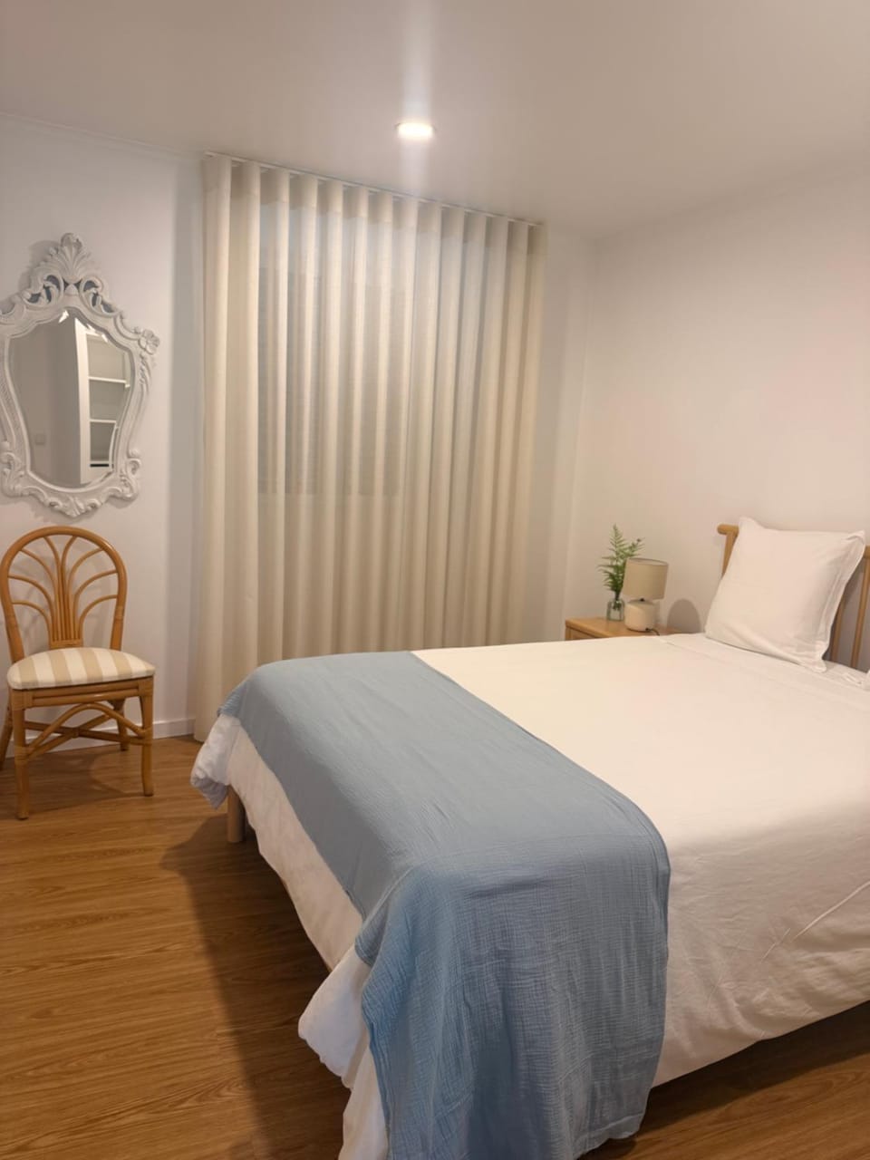 Photo of the whole room, Bedroom