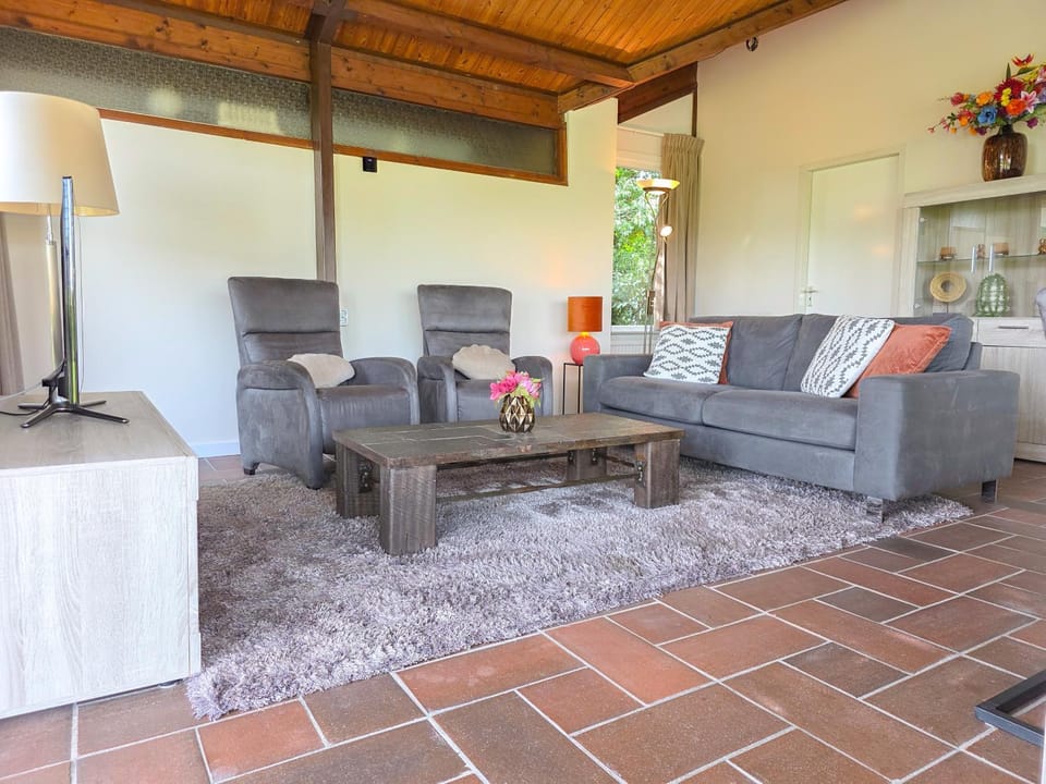 TV and multimedia, Seating area
