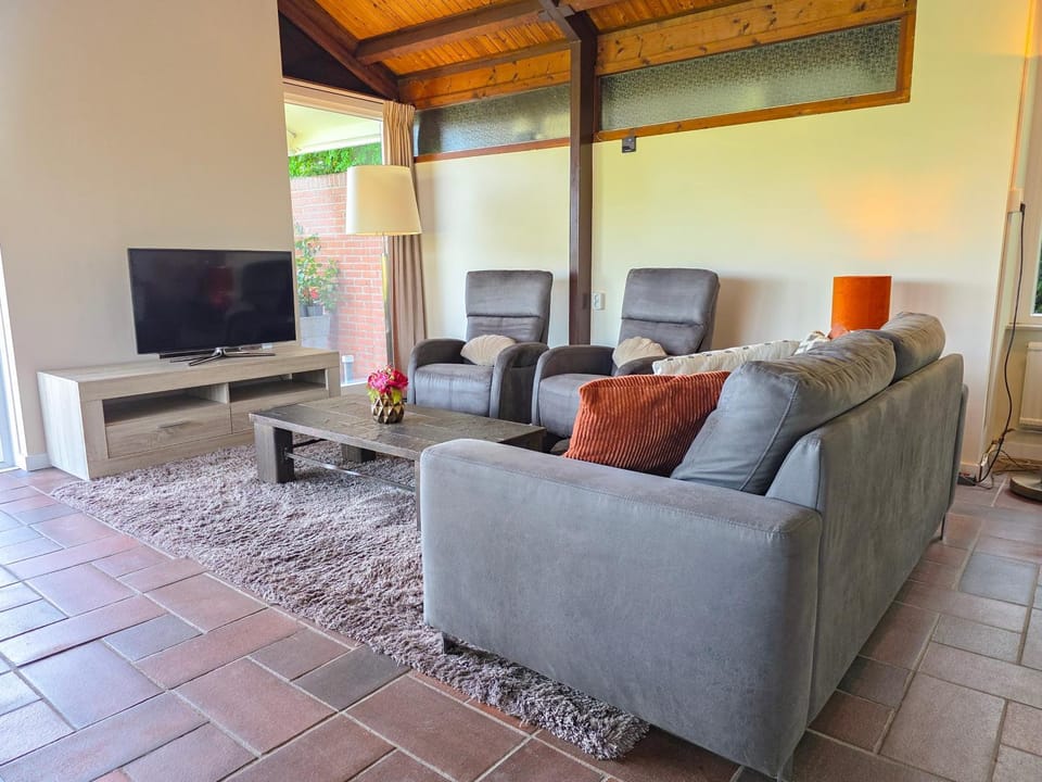 TV and multimedia, Seating area