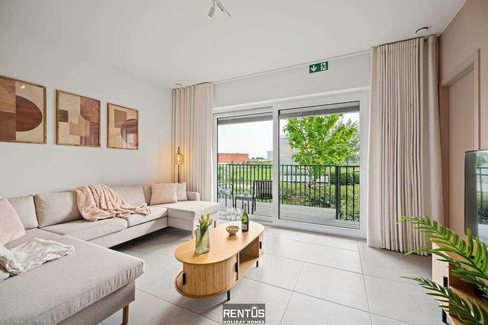 View (from property/room), Living room, Seating area