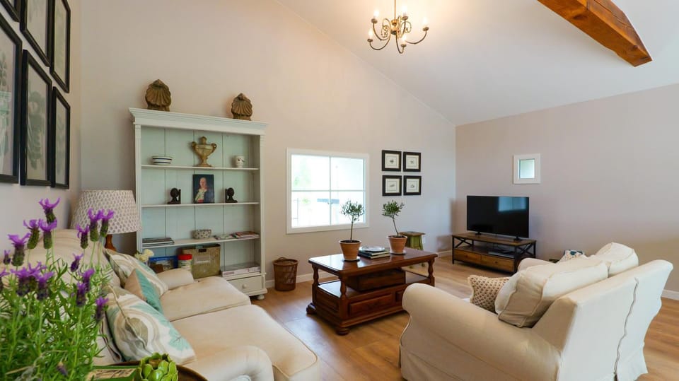 TV and multimedia, Living room, Seating area, Evening entertainment, internet, internet