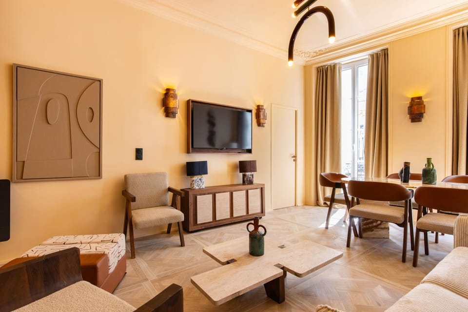 Communal lounge/ TV room, TV and multimedia, Living room, Seating area, Dining area, Evening entertainment