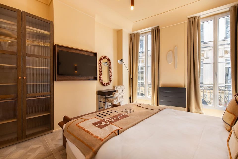 Bed, TV and multimedia, Photo of the whole room, Bedroom, wardrobe