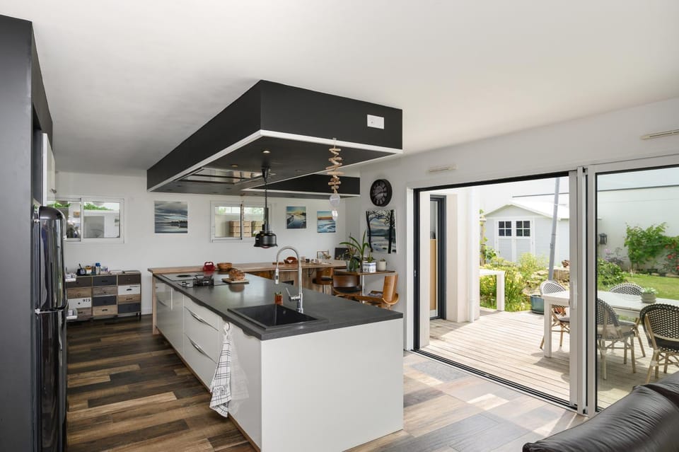 Property building, Kitchen or kitchenette, Living room
