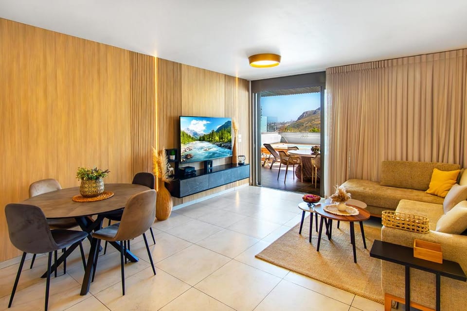 Living room, Seating area, Dining area, Mountain view