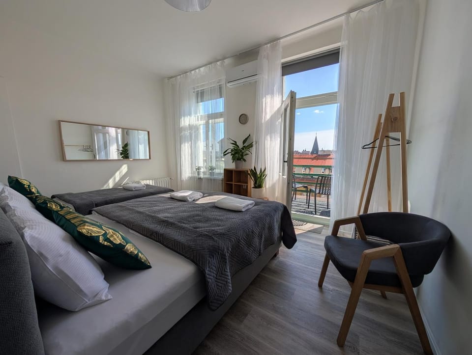 Bed, Bedroom, City view, City view