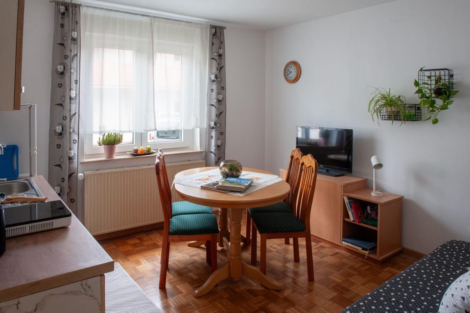 Communal lounge/ TV room, Living room, Dining area