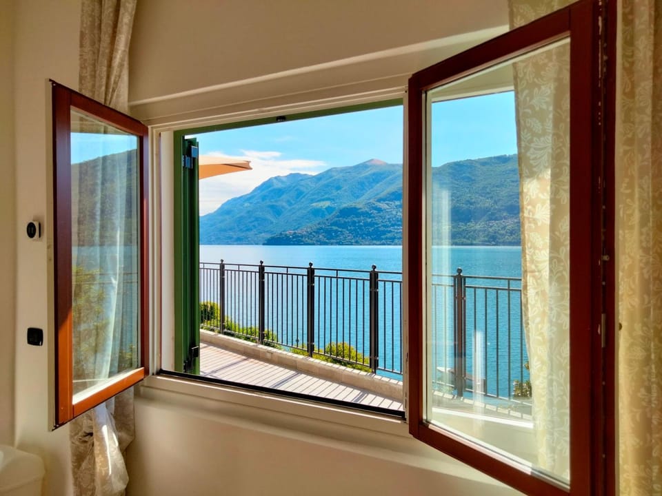 Balcony/Terrace, Lake view
