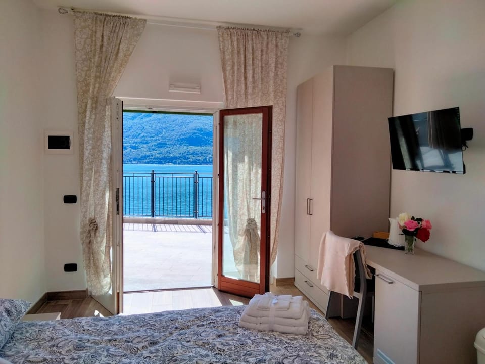 View (from property/room), Balcony/Terrace, Bedroom