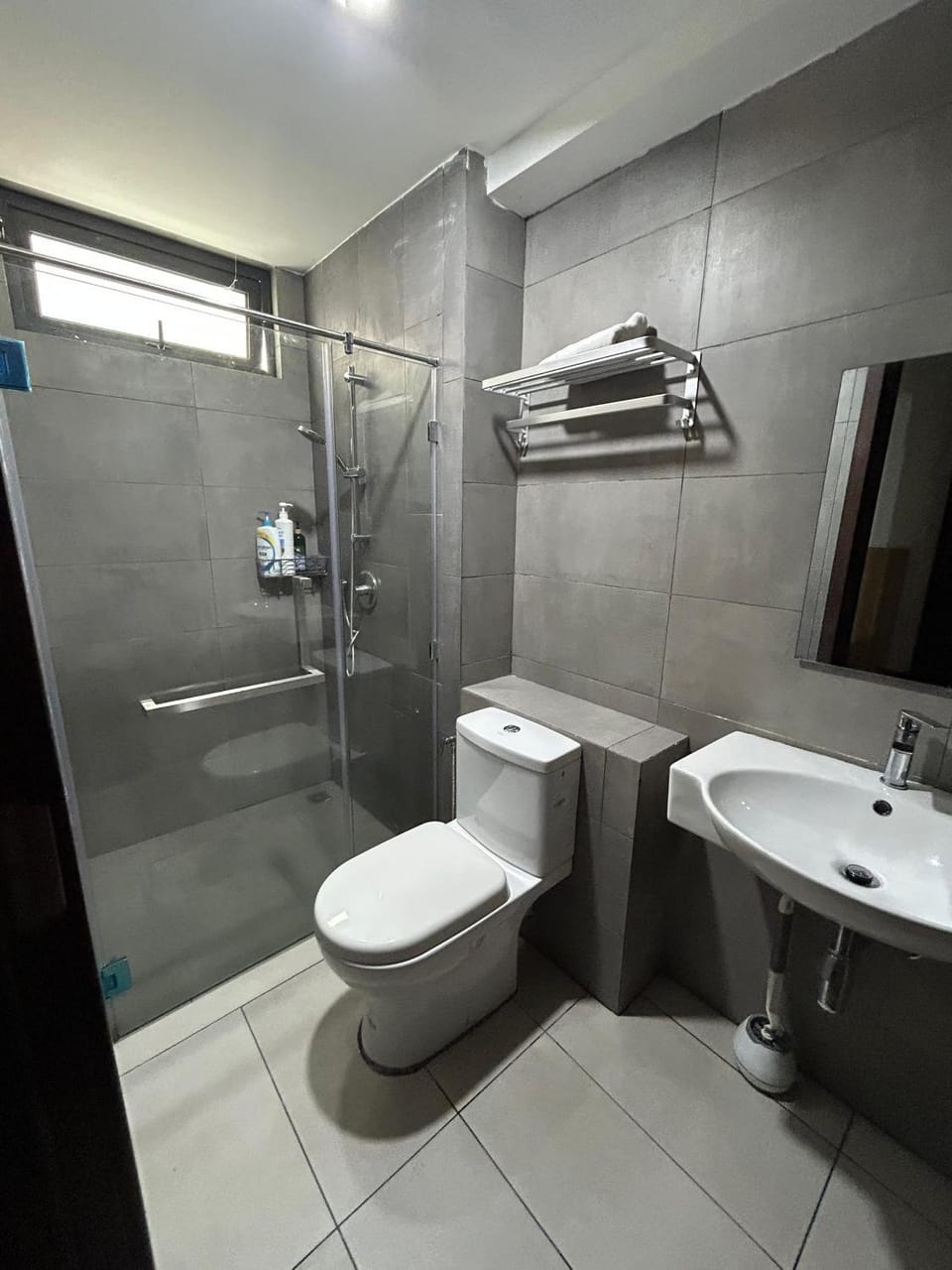 Shower, Toilet, Bathroom, bidet, towels