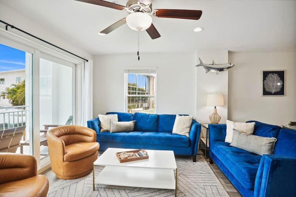 Bright & Beachy Luxury Condo Apartment in Redington Beach