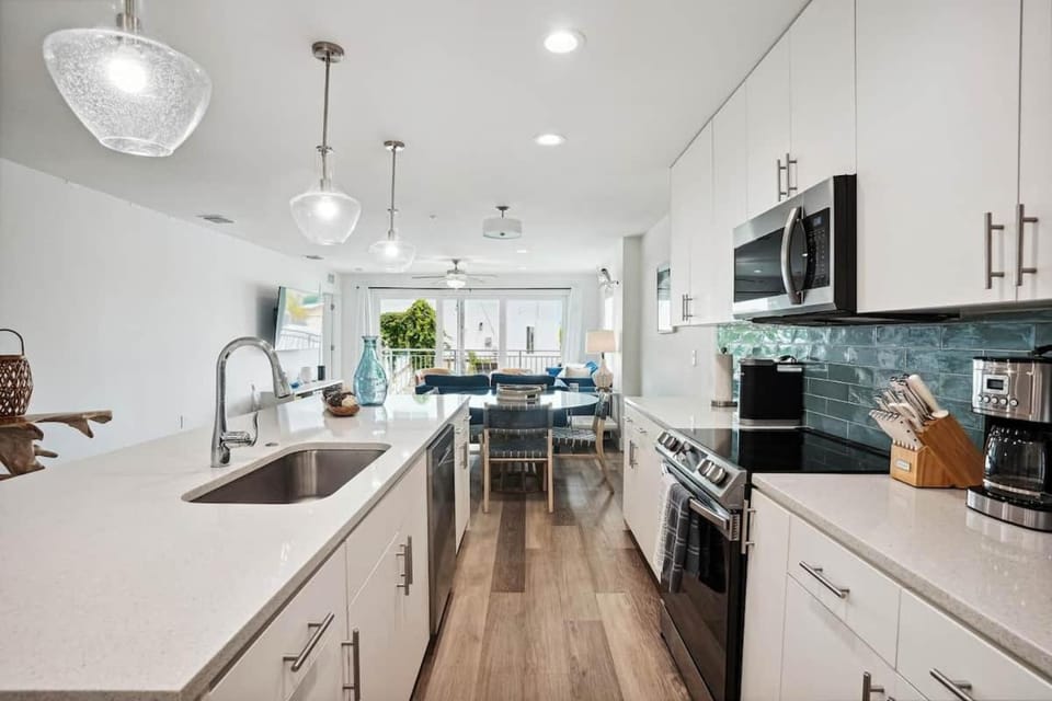 Bright & Beachy Luxury Condo Apartment in Redington Beach