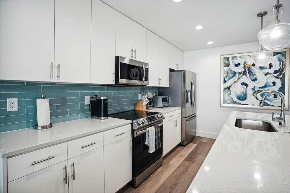 Bright & Beachy Luxury Condo Apartment in Redington Beach