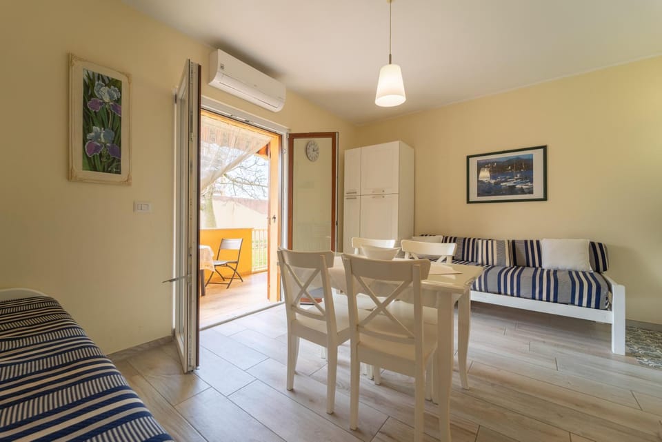 Balcony/Terrace, Living room, Seating area, Dining area