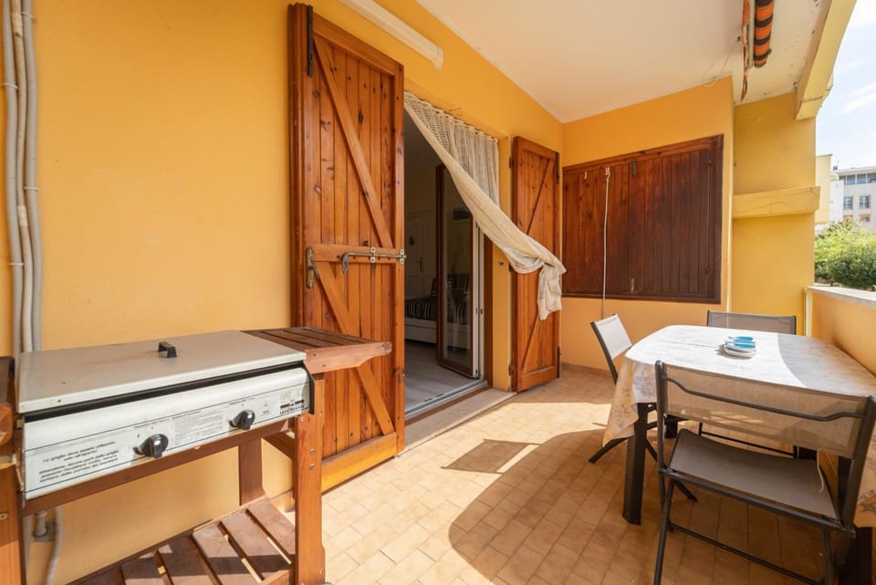 Facade/entrance, Balcony/Terrace, Dining area