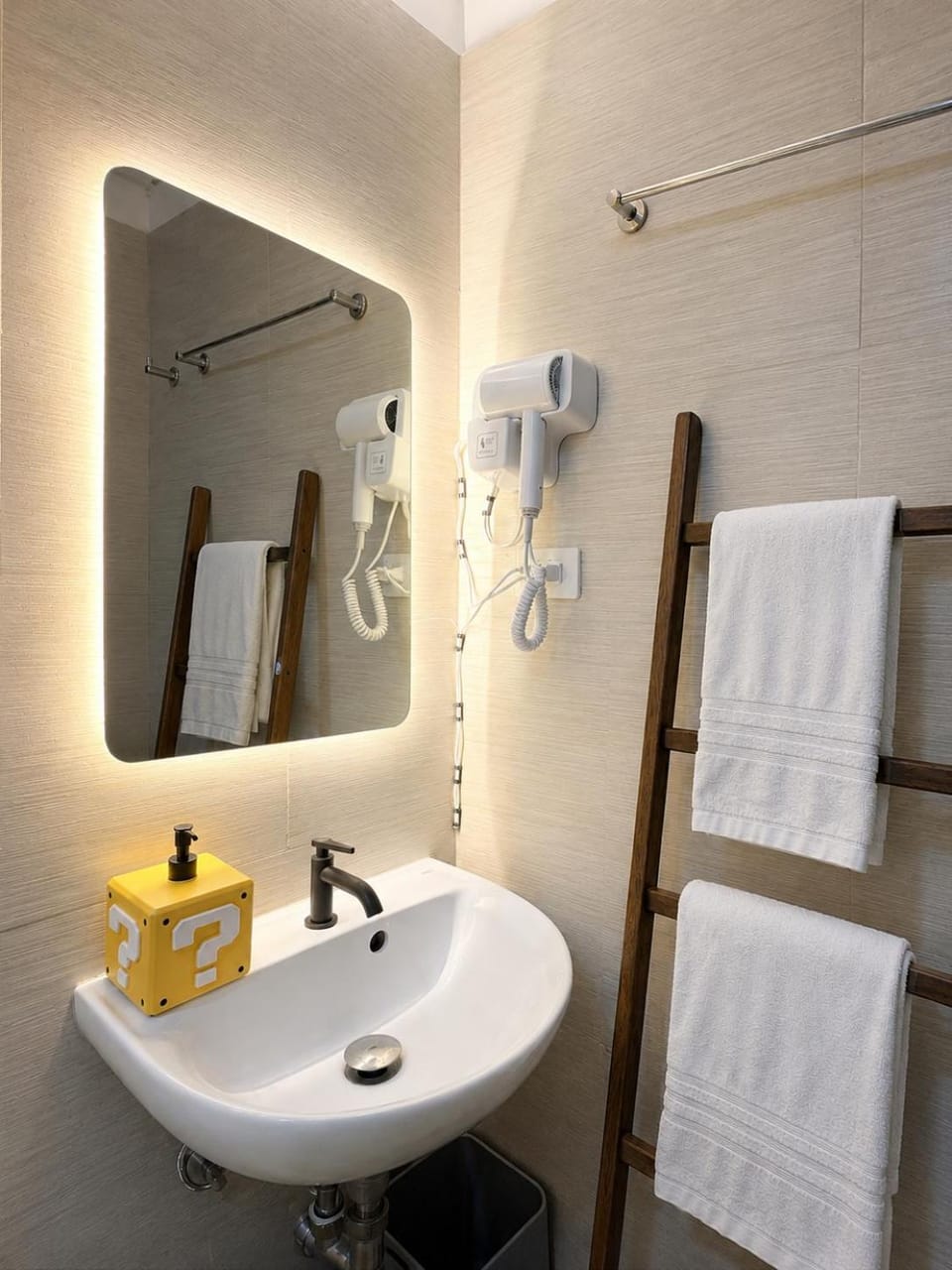 Condo Near Alabang Apartment in Muntinlupa