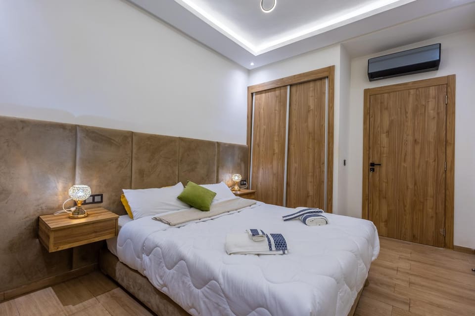 Bed, Photo of the whole room, Bedroom, towels, wardrobe, air conditioner